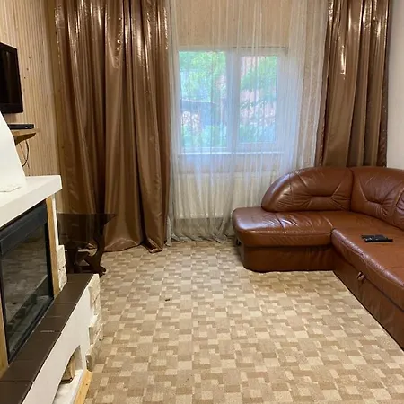 айворі хаус וילה מיקוליצ'ין