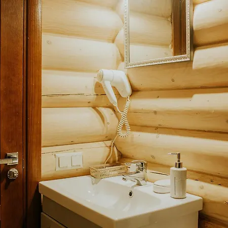 айворі хаус מיקוליצ'ין