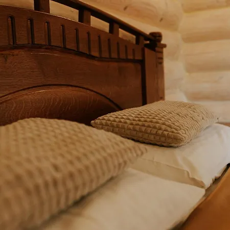 айворі хаус מיקוליצ'ין