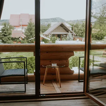 айворі хаус מיקוליצ'ין