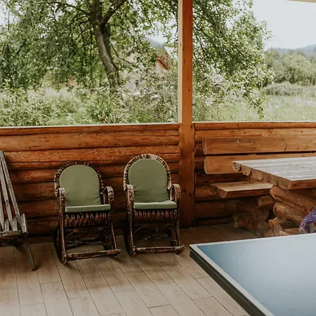 айворі хаус מיקוליצ'ין